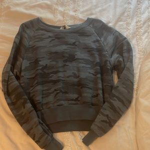 Hard tail, great condition- blue/grey camo crop sweatshirt-